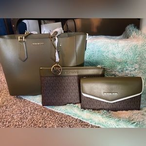 Michael Kors Kimberly tote set